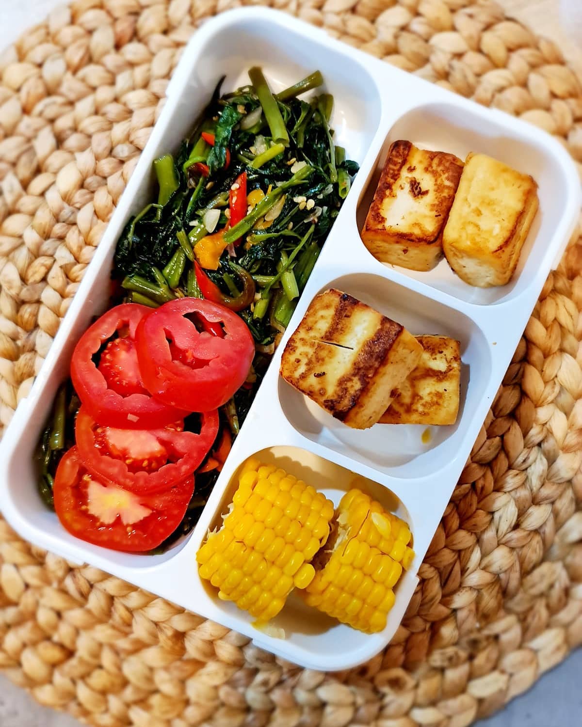 Lunchbox series: Tumis Kangkung, Tahu Panggang, Jagung Rebus (~460 cal)