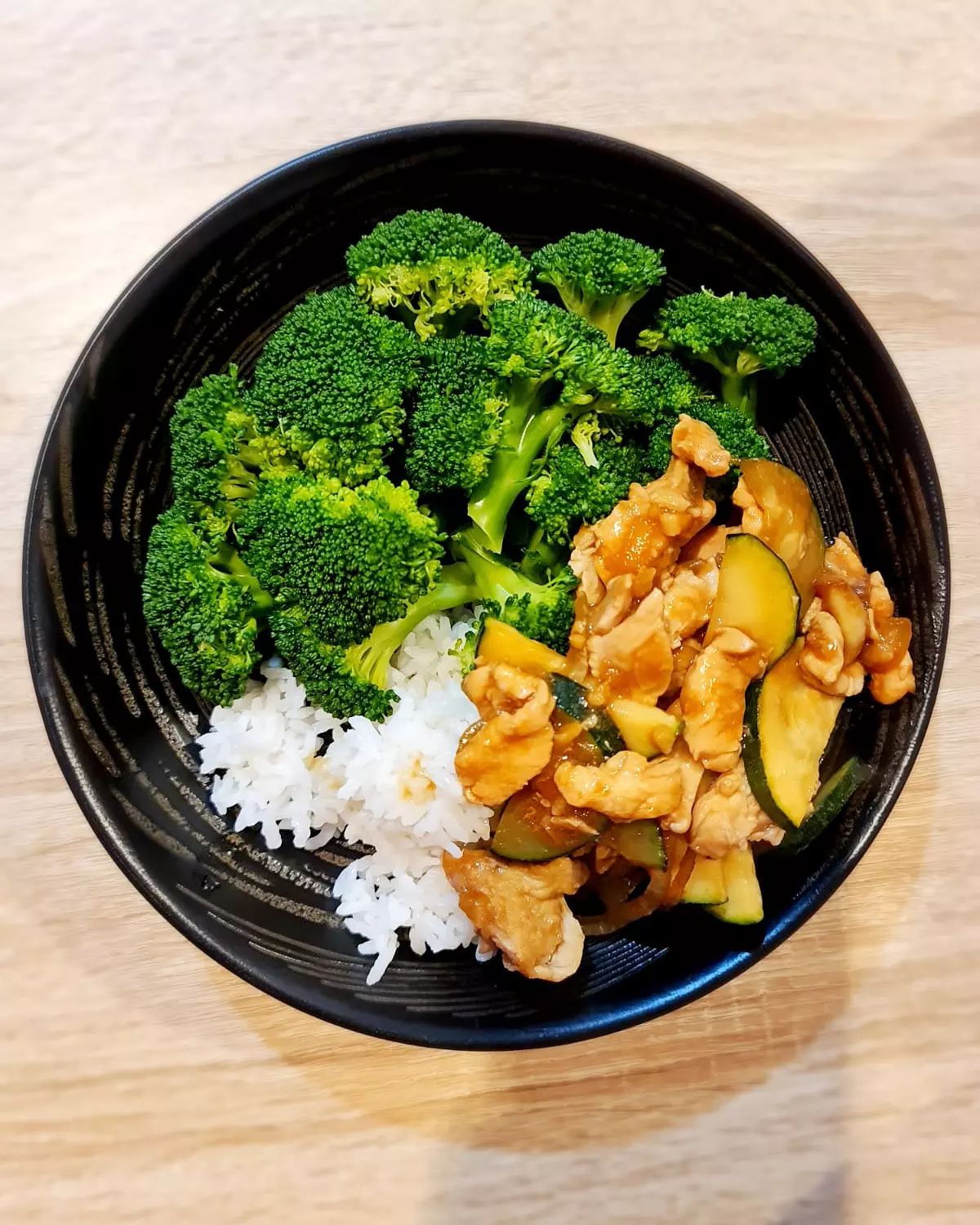 Simple dinner menu: Chicken Teriyaki ~ Broccoli ~ Rice (390 calories)